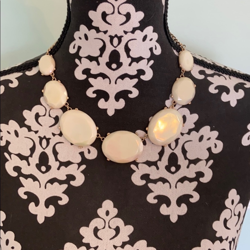 Women’s statement necklace